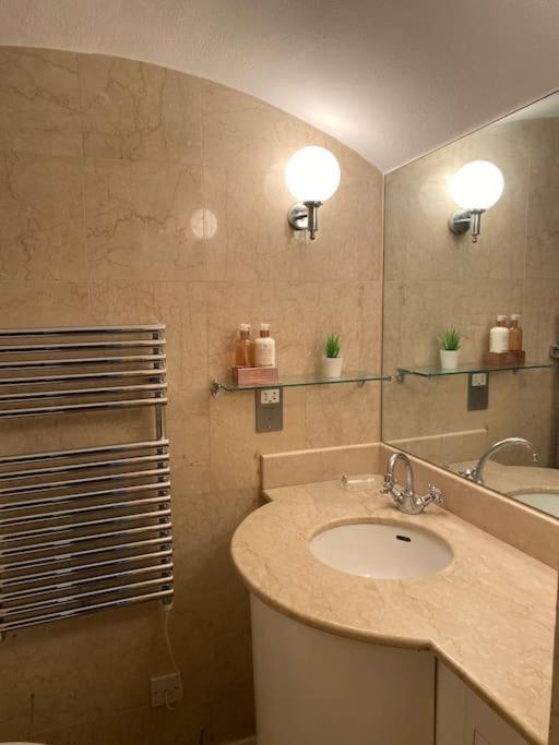 Spacious Flat In The Most Desirable Area Of Londres Exterior foto